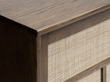 Yuma skänk i smoked oak med rotting detaljer, skjutdörrar - Smoked oak - Products - Förvaring - Förvaringsmöbler - Sideboard & skänk