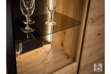 Quant Vitrinskåp 41 cm djup 110 cm bred 140 cm hög Trä - Ek/Svart - Products - Förvaring - Skåp - Vitrinskåp