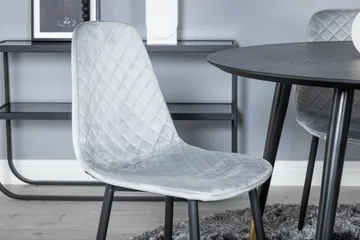 Dipp Matgrupp 115 cm Rund med 4 Polar stolar - Svart/Guld - Products - Möbler - Bord & matgrupp - Matgrupp