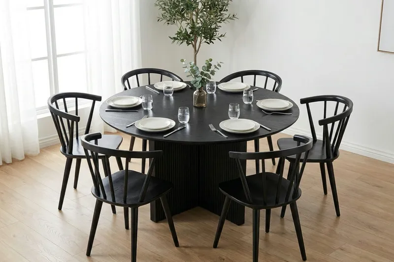 Edda Matgrupp runt 150 cm Svart med 6 Tyrö Matstolar - Svart - Products - Möbler - Bord & matgrupp - Matgrupp