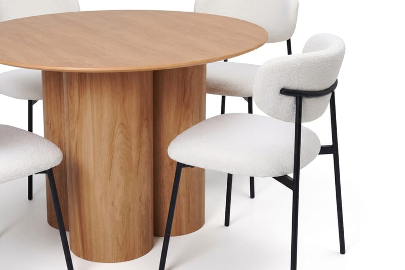 Juno Matgrupp runt 110 cm Ek med 4 Lucy Matstolar - Ek - Products - Möbler - Bord & matgrupp - Matgrupp