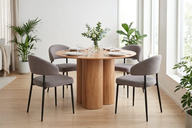 Juno Matgrupp runt 110 cm Ek med 4 Sawako Matstolar - Ek - Products - Möbler - Bord & matgrupp - Matgrupp