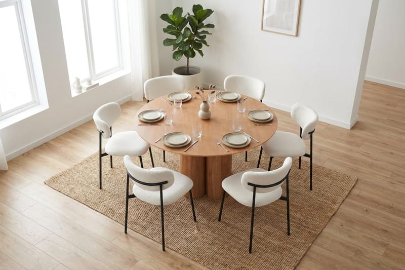 Juno Matgrupp runt 130 cm Ek med 6 Lucy Matstolar - Ek - Products - Möbler - Bord & matgrupp - Matgrupp