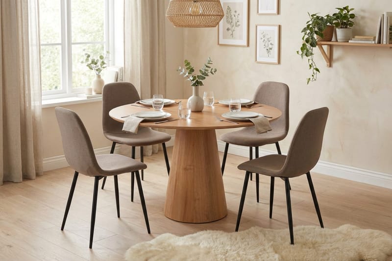 Siena Matgrupp runt 110 cm Ek med 4 Nibe Matstolar - Ek - Products - Möbler - Bord & matgrupp - Matgrupp