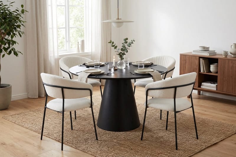Siena Matgrupp runt 110 cm Svart med 4 Karol Matstolar - Svart - Products - Möbler - Bord & matgrupp - Matgrupp
