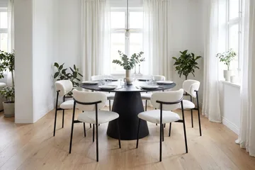 Siena Matgrupp runt 150 cm Svart med 6 Lucy Matstolar - Svart - Products - Möbler - Bord & matgrupp - Matgrupp
