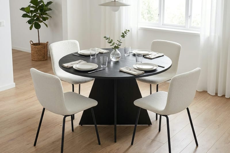 Vera Matgrupp runt 110 cm Svart med 4 Katy Matstolar - Svart - Products - Möbler - Bord & matgrupp - Matgrupp