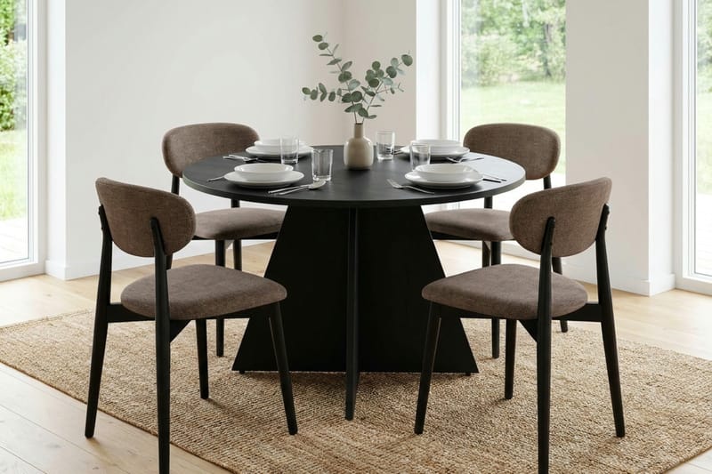 Vera Matgrupp runt 110 cm Svart med 4 Molly Matstolar - Svart - Products - Möbler - Bord & matgrupp - Matgrupp