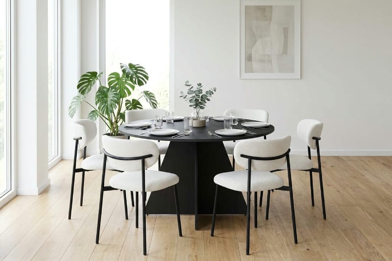 Vera Matgrupp runt 130 cm Svart med 6 Lucy Matstolar - Svart - Products - Möbler - Bord & matgrupp - Matgrupp