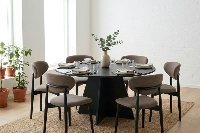 Vera Matgrupp runt 150 cm Svart med 6 Molly Matstolar - Svart - Products - Möbler - Bord & matgrupp - Matgrupp