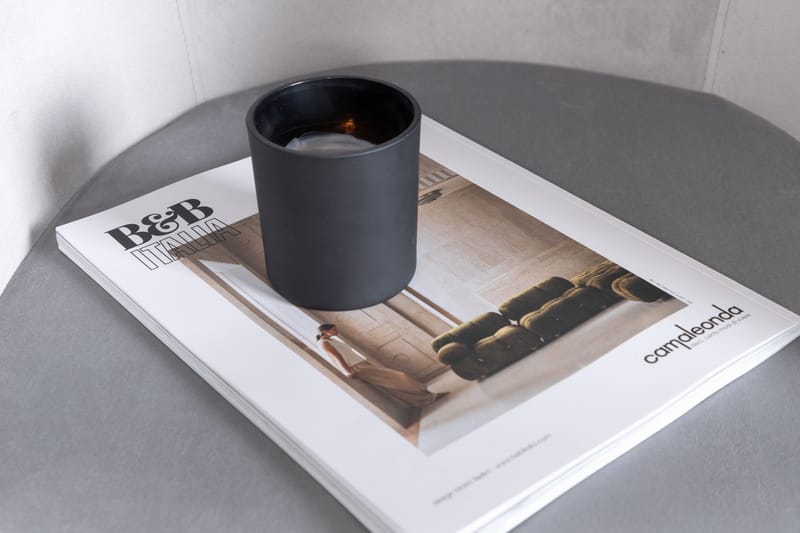 Berit Karmstol med Armstöd - Sammet/Grå/Svart - Products - Möbler - Fåtölj & stolar - Matstol & köksstol