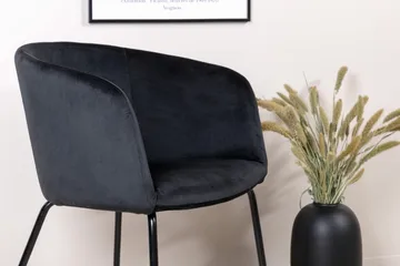 Berit Karmstol med Armstöd - Sammet/Svart - Products - Möbler - Fåtölj & stolar - Matstol & köksstol