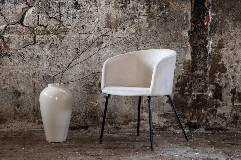 Berit Karmstol Sammet med Armstöd - Vit med svarta ben - Products - Möbler - Fåtölj & stolar - Matstol & köksstol