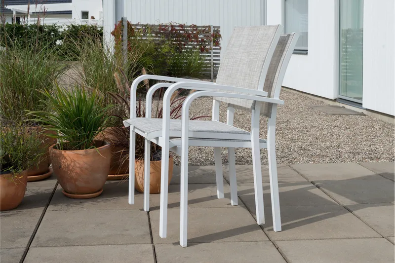 Hillerstorp Hånger Stapelstol Utomhus - Vit - Products - Utemöbler & utemiljö - Balkong & altan - Balkongmöbler - Balkongstol