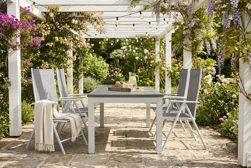 Monaco utomhus matgrupp förlängningsbart 150-250x90 med 4 Maggie positionsstolar - Vit/Grå - Products - Utemöbler & utemiljö - Utegrupp - Matgrupp utomhus